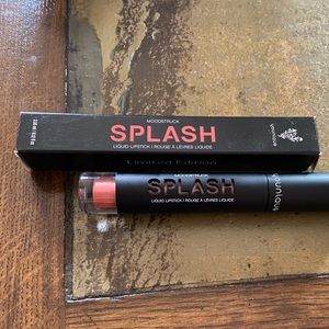 Younique Splash Liquid Lipstick NIB- Splendid